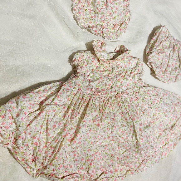 Flower dress with matching hat and bottoms - Picture 3 of 8